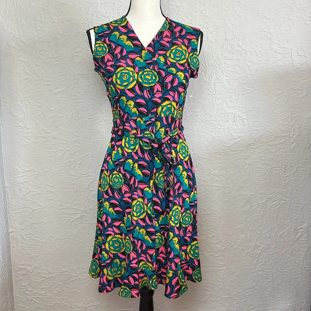 Leota The Perfect Wrap Midi Dress in Marche Fleur - Picture 3 of 13